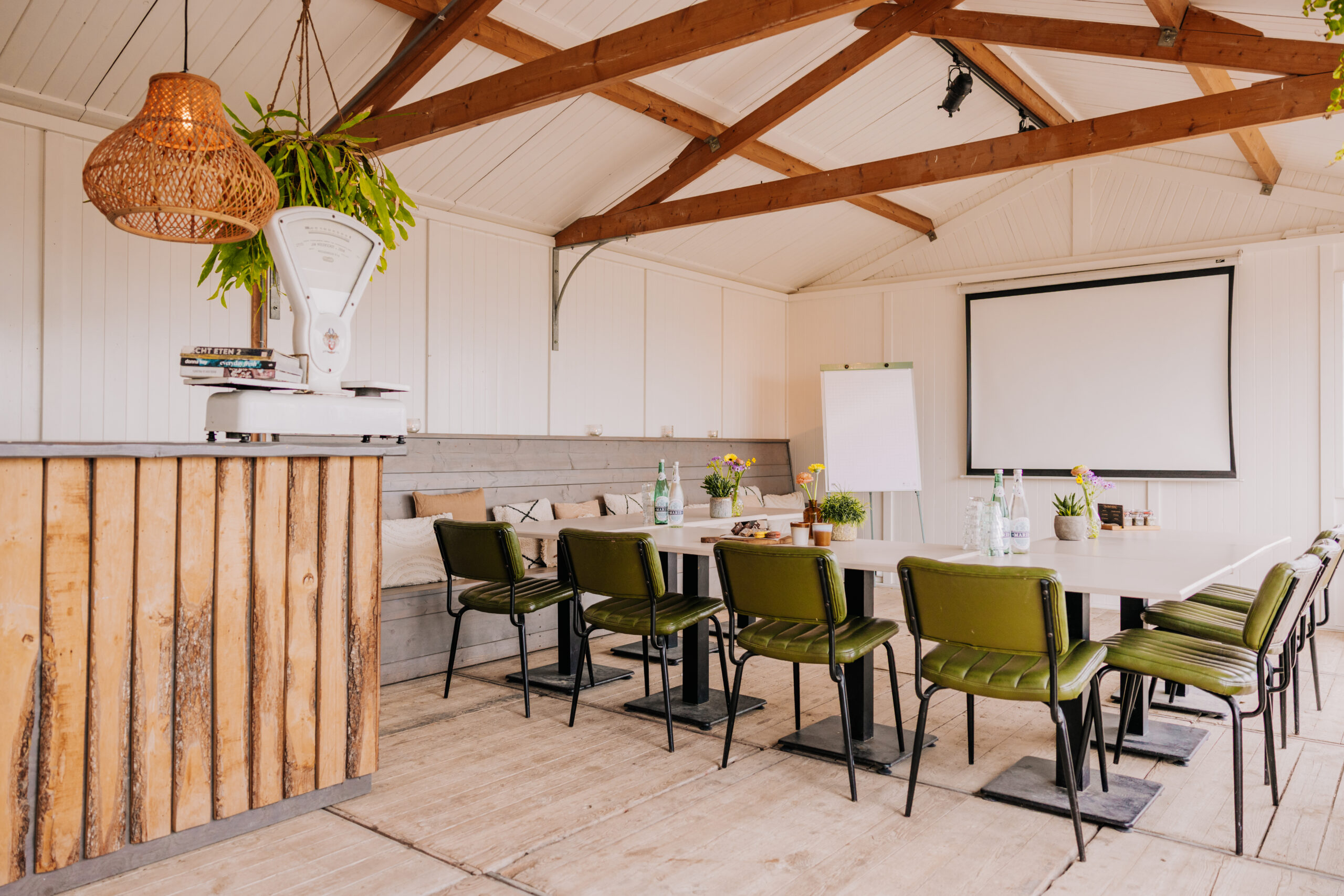 Vergader of meeting opstelling in strandpaviljoen Zandvoort aan zee